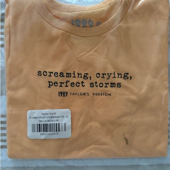 Taylor Swift NIB | Screaming Crying Perfect Storms Yellow Baby T-Shirt | size XL - Picture 4 of 7